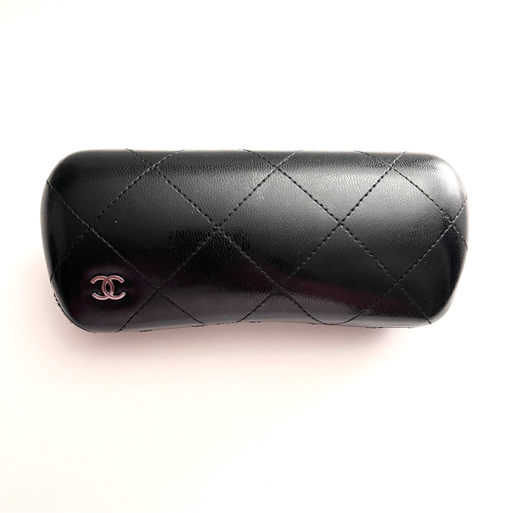 Chanel Quilted Puff  l can’t sell this case glasses because l can’t find them .